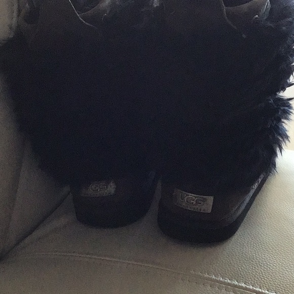 Size 9 furry uggs - Picture 2 of 6